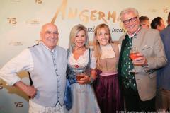 Dr. Axel Munz, Marianne Hartl, Nina Munz, Michael Hartl (von li. nach re.), 75 Jahre Trachten Angermaier im Silbersaal im Deutschen Theater in München 2023