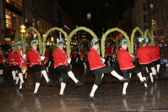 Abschlußtanz der Schäffler im Tanzjahr 2019  vor der Herberge Augustiner Neuhauser Straße in München 2019