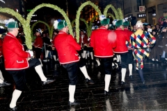 Abschlußtanz der Schäffler im Tanzjahr 2019  vor der Herberge Augustiner Neuhauser Straße in München 2019