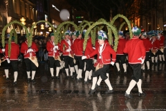 Abschlußtanz der Schäffler im Tanzjahr 2019  vor der Herberge Augustiner Neuhauser Straße in München 2019