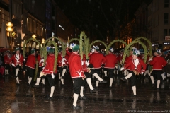 Abschlußtanz der Schäffler im Tanzjahr 2019  vor der Herberge Augustiner Neuhauser Straße in München 2019