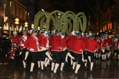 Abschlußtanz der Schäffler im Tanzjahr 2019  vor der Herberge Augustiner Neuhauser Straße in München 2019