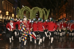 Abschlußtanz der Schäffler im Tanzjahr 2019  vor der Herberge Augustiner Neuhauser Straße in München 2019