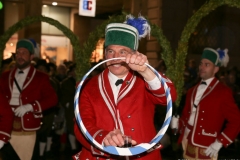 Stefan Schiedermeier, Abschlußtanz der Schäffler im Tanzjahr 2019  vor der Herberge Augustiner Neuhauser Straße in München 2019