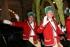 Abschlußtanz der Schäffler im Tanzjahr 2019  vor der Herberge Augustiner Neuhauser Straße in München 2019