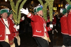 Abschlußtanz der Schäffler im Tanzjahr 2019  vor der Herberge Augustiner Neuhauser Straße in München 2019