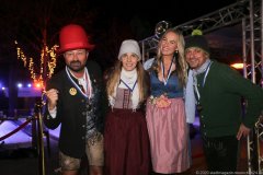 Sven Cermak, Nina Munz, Kathi Kern, Florian Fischer (von li. nach re.), Angermaier Eisstock WM in Tracht im Park Café in München 2020