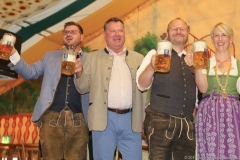 Sebastian Kriesel (li.), Josef Schmid (2. von li.), Katrin Habenschaden (re.), Aubinger Herbstfest auf der Festwiese am Belandwiesenweg in München-Aubing 2019