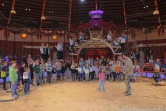 Circus Krone hilft Kindern das Leb en zu Retten.  Kommentiertes Raubtiertraining zu Gunsten der Nicolas-May-Stiftung, 2023