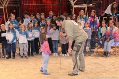 Circus Krone hilft Kindern das Leb en zu Retten.  Kommentiertes Raubtiertraining zu Gunsten der Nicolas-May-Stiftung, 2023