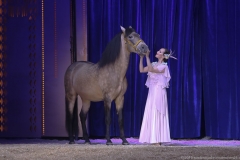 Jana Lacey-Krone,  Mandana Circuskunst neu geträumt Circus Krone auf der Theresienwiese in München 2019