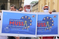 Corso der Schausteller und Marktkaufleute Demo von der Theresienwiese zum Odeonsplatz in München 2020