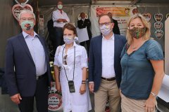 Alexander Reissl, Ulrike Grimm, Manuel Pretzl, Anja Berger (von li. nach re.), Kundgebung der Schausteller und Marktkaufleute am Odeonsplatz in München 2020