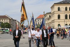 Robert Eckl (li.), Norbert Lange (re.), Kundgebung der Schausteller und Marktkaufleute am Odeonsplatz in München 2020