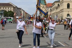 Tina Dräger-Kübler, Claudia Fahrenschon, Sandra Ringer (von li. nach re.), Kundgebung der Schausteller und Marktkaufleute am Odeonsplatz in München 2020