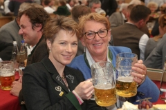 Irmgard Möller (li.), Eröffnung Frühlingsfest auf der Theresienwiese in München 2019