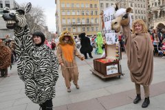 Faschingszug der Damischen Ritter durch die Fußgängerzone in München 2020