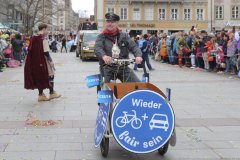 Faschingszug der Damischen Ritter durch die Fußgängerzone in München 2020