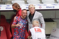 Franck Ribery und  Oliver Kahn (re.), FC Bayern Teampräsentation in der Allianz Arena in München .2021