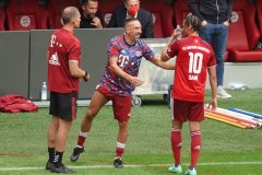 Franck Ribery (Mitte), FC Bayern Teampräsentation in der Allianz Arena in München .2021