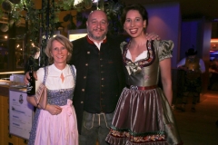 Thierry Leoncelli  mit Frau (li.) und Lola Paltinger (re.), Filserball am Nockherberg in München 2019