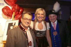 Stavros und Saskia Kostandinidis, Christian Schottenhamel (von li. nach re.), Filserball am Nockherberg in München 2020