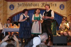 Renate Maier, Traudi Siferlinger, Erdäpfelkraut (von li. nach re.),  Gstanzl im Hofbräuhaus in München 2020