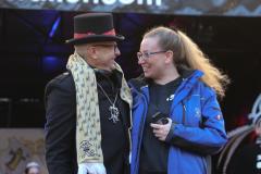 Dr. Norbert Schmid und Simone Schlicht, Erster Auftritt der Kinder- und Jugendgarde bei der Inthronisation der Narrhalla Prinzenpaare am Marienplatz in München 2023