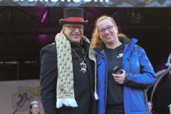 Dr. Norbert Schmid und Simone Schlicht, Erster Auftritt der Kinder- und Jugendgarde bei der Inthronisation der Narrhalla Prinzenpaare am Marienplatz in München 2023