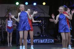 Erster Auftritt der Kinder- und Jugendgarde bei der Inthronisation der Narrhalla Prinzenpaare am Marienplatz in München 2023