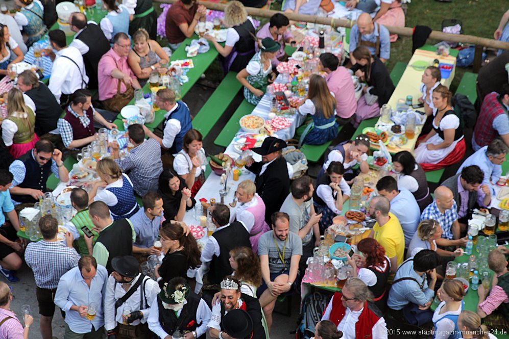 Frühaufsteher in München Fotostrecke Kocherlball 2015