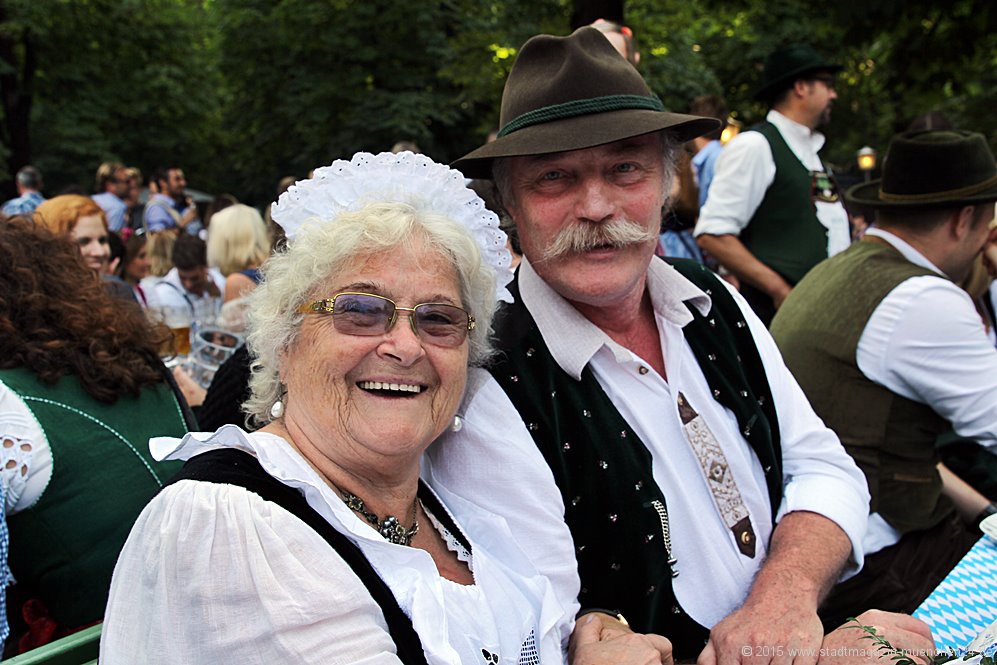 Frühaufsteher in München Fotostrecke Kocherlball 2015