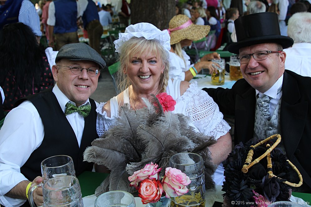 Frühaufsteher in München Fotostrecke Kocherlball 2015