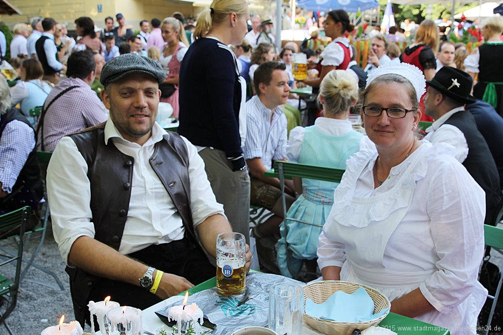 Frühaufsteher in München Fotostrecke Kocherlball 2015