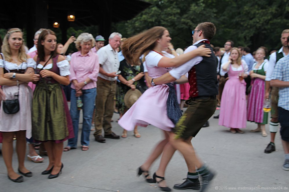 Frühaufsteher in München Fotostrecke Kocherlball 2015