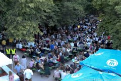 Kocherlball am Chinesischen Turm im Englischen Garten in München 2022