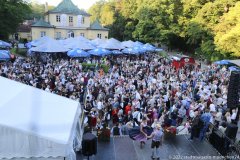 Kocherlball am Chinesischen Turm im Englischen Garten in München 2022