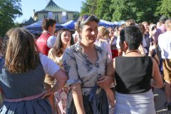 Kocherlball am Chinesischen Turm im Englischen Garten in München 2022