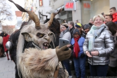 Krampuslauf über den Christkindlmarkt am Marienplatz in München 2019