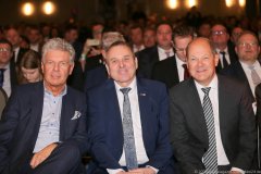 Dieter Reiter, Albert Ritter, Olaf Scholz (von li. nach re.), Kundgebung Schaustellerverband im The Westin Grand Hotel in München 2020