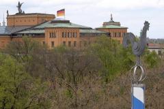 Haidhausen hat wieder einen Maibaum. Maibaumaufstellen am Wiener Platz in München 2023