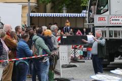 Andy Micksch (re.), Haidhausen hat wieder einen Maibaum. Maibaumaufstellen am Wiener Platz in München 2023