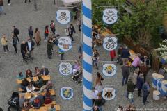 Haidhausen hat wieder einen Maibaum. Maibaumaufstellen am Wiener Platz in München 2023