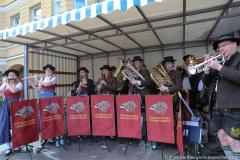 Haidhausen hat wieder einen Maibaum. Maibaumaufstellen am Wiener Platz in München 2023