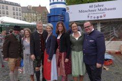 Klaus Peter Rupp,  Anja Berger, Andreas Steinfatt, Katrin Habenschaden, Kristina Frank,  Kira Weißbach, Clemens Baumgärtner (von li. nach re.), 60 Jahre Maibaum am Viktualienmarkt in München 2022