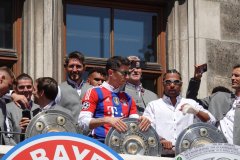 Robert Lewandowski und Serge Gnabry (re.), Meisterfeier FC Bayern am  Rathausbalkon in München 2022