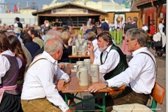 Oktoberfest Festzelt Tradition 2016