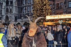 Perchtenlauf am Christkindlmarkt 2016