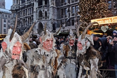 Perchtenlauf am Christkindlmarkt 2016