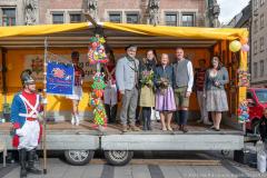 Muenchen, auf der Buehne am Marienplatz, v. l. das Faschingsprinzenpaar 2022/23 Max und Vanessa, das neue Prinzenpaar der Wuermesia Daniela II. und Miro der I.